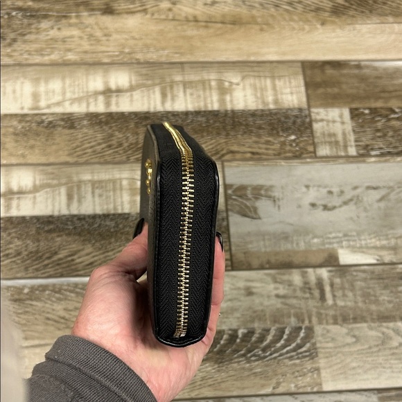 Michael Kors Black Wallet with Gold Details - Picture 8 of 10